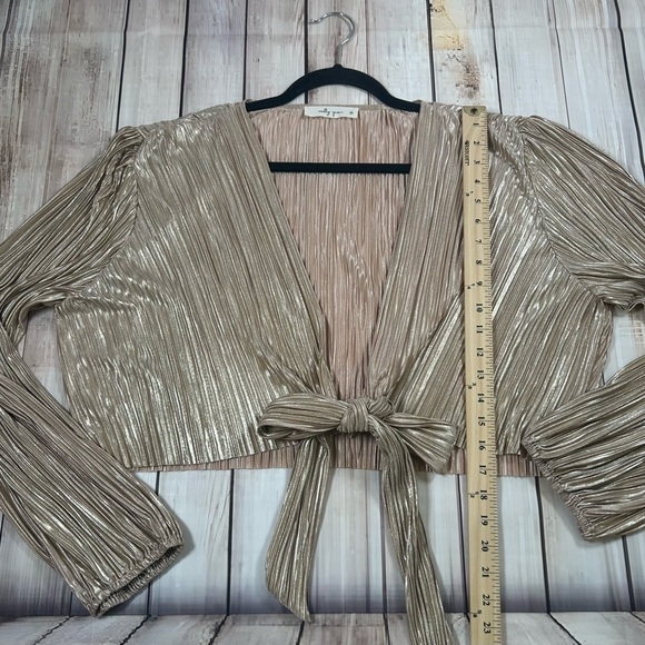 Molly Green Gold Pleated Tie-Front Crop Blouse/Cardigan. Size XL. - Picture 4 of 8